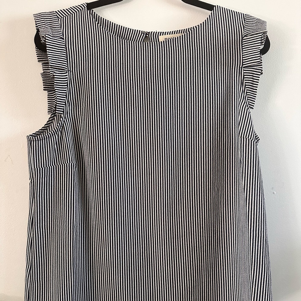 Women’s XL ruffle sleevless blouse/shirt